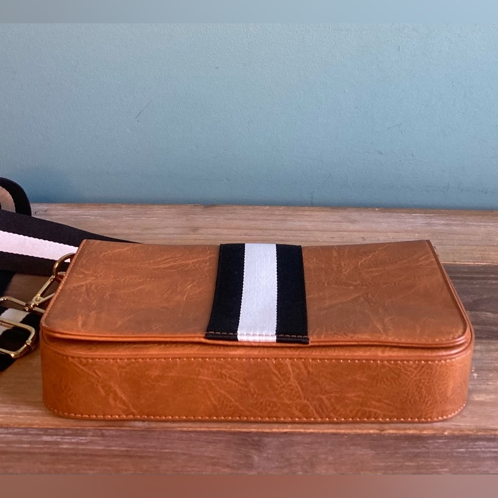 Social Threads x The Motherchic Vegan Leather Crossbody Bag - Picture 6 of 8